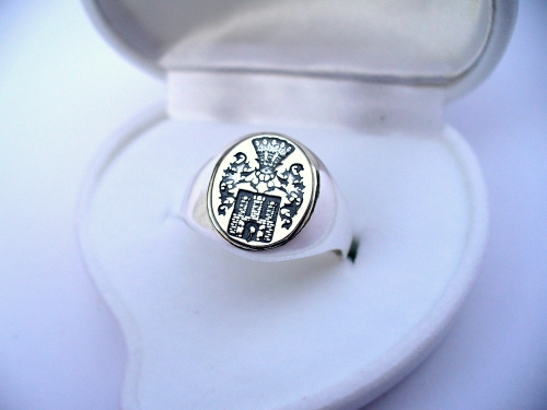 grzymala sygnet srebrny z herbem grzyma silver ring coat of arms.jpg
