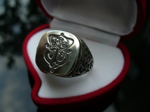 Personalized silver man silgnet with custom hand engraved monogramme